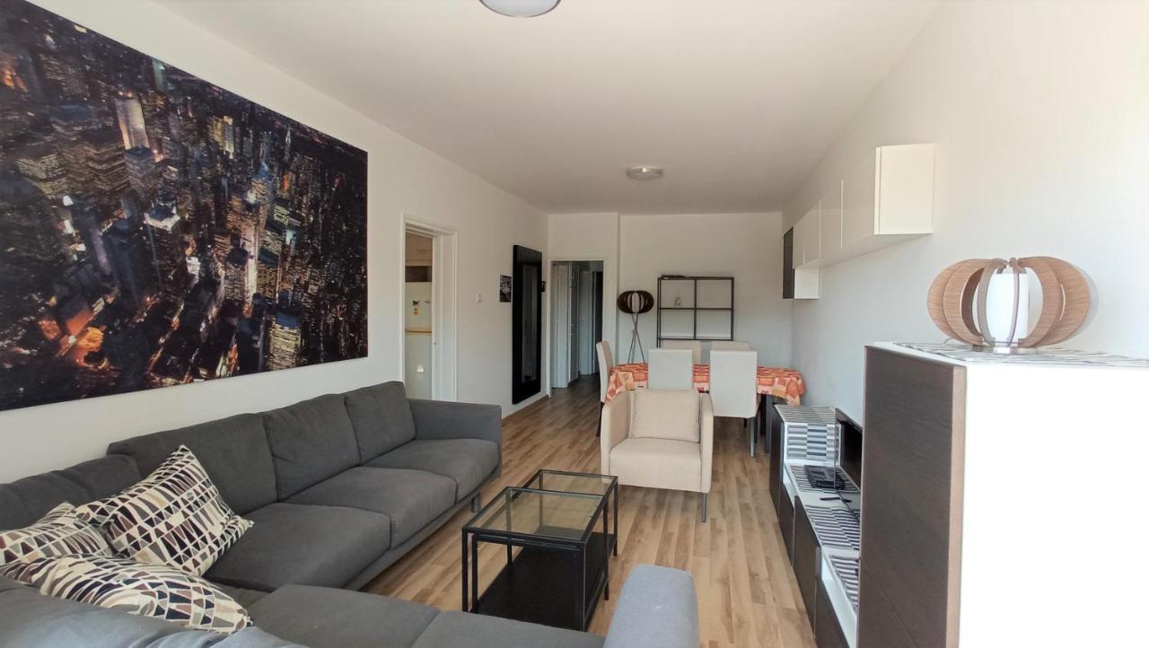 5 Min To The Beach Holiday Shared Apartment Incl Netflix - Private Room In 3 Bdr Apt Larnaca Ngoại thất bức ảnh