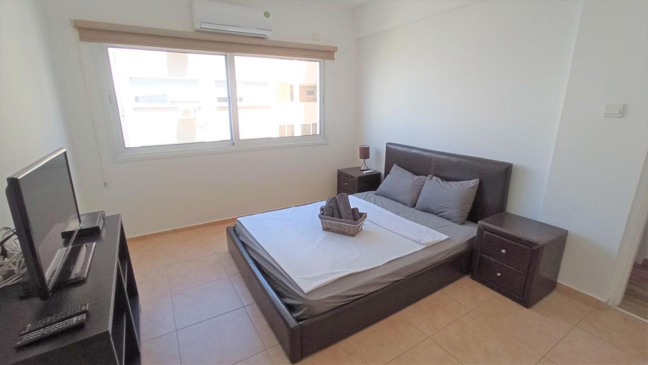 5 Min To The Beach Holiday Shared Apartment Incl Netflix - Private Room In 3 Bdr Apt Larnaca Ngoại thất bức ảnh