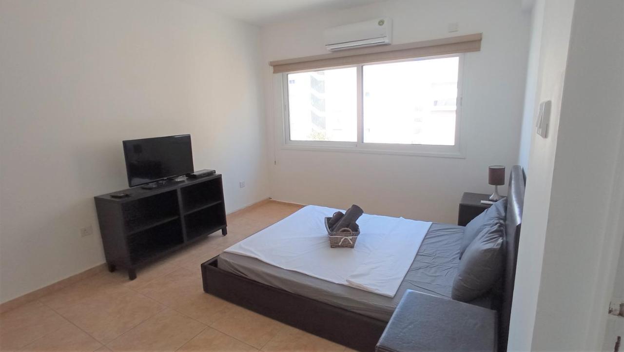 5 Min To The Beach Holiday Shared Apartment Incl Netflix - Private Room In 3 Bdr Apt Larnaca Ngoại thất bức ảnh