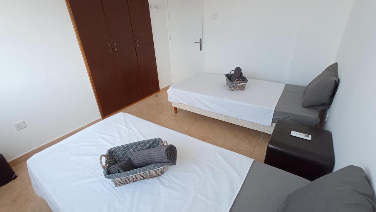 5 Min To The Beach Holiday Shared Apartment Incl Netflix - Private Room In 3 Bdr Apt Larnaca Ngoại thất bức ảnh