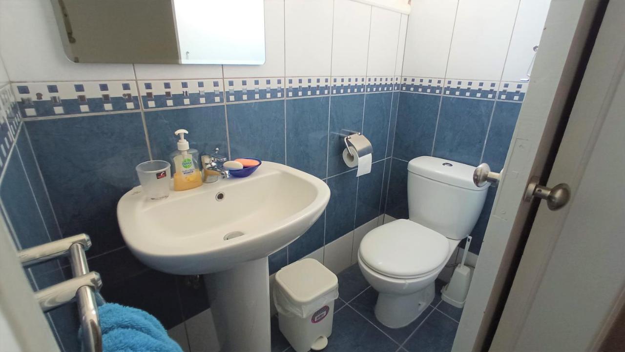 5 Min To The Beach Holiday Shared Apartment Incl Netflix - Private Room In 3 Bdr Apt Larnaca Ngoại thất bức ảnh
