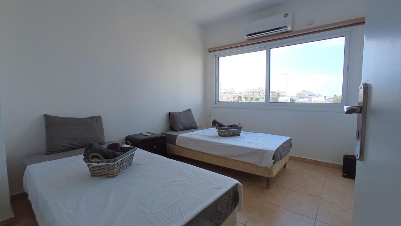 5 Min To The Beach Holiday Shared Apartment Incl Netflix - Private Room In 3 Bdr Apt Larnaca Ngoại thất bức ảnh